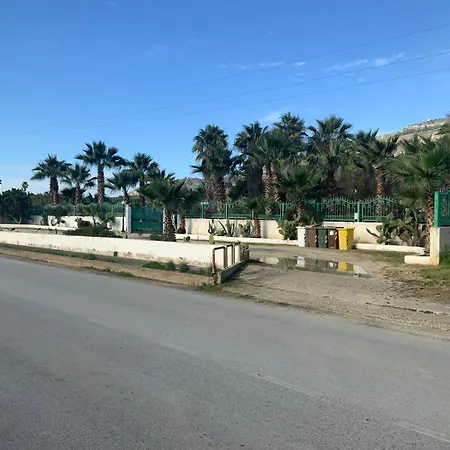 Palm Park Trapani- Parking Piscina A 10 Minuti Dal Centro E Dal Mare בית כפרי