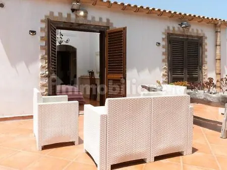 Palm Park Trapani- Parking Piscina A 10 Minuti Dal Centro E Dal Mare בית כפרי *