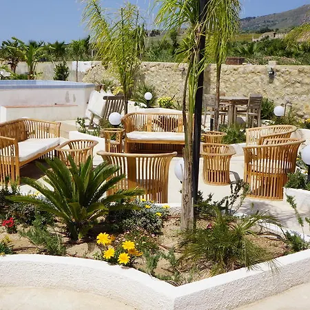 Palm Park Trapani- Parking Piscina A 10 Minuti Dal Centro E Dal Mare טראפאני